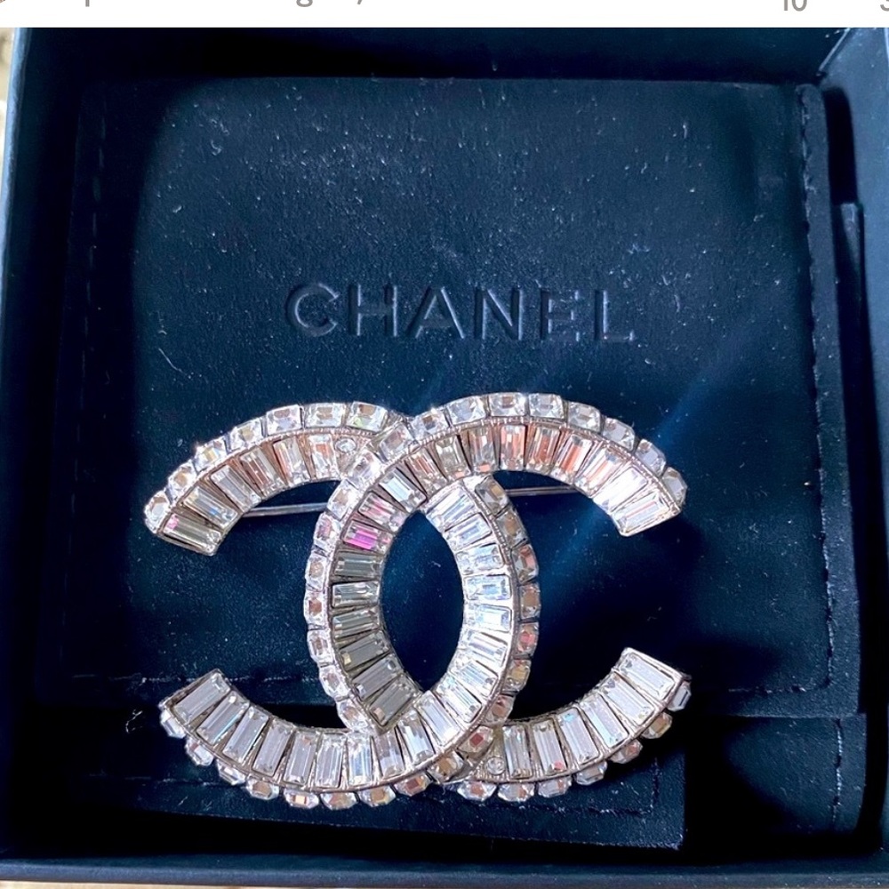 ❌❌SOLD❌❌Chanel Brooch NWT in box